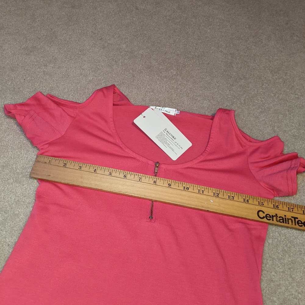 Nwts baluoke Pink peekaboo shoulder top - Picture 6 of 15